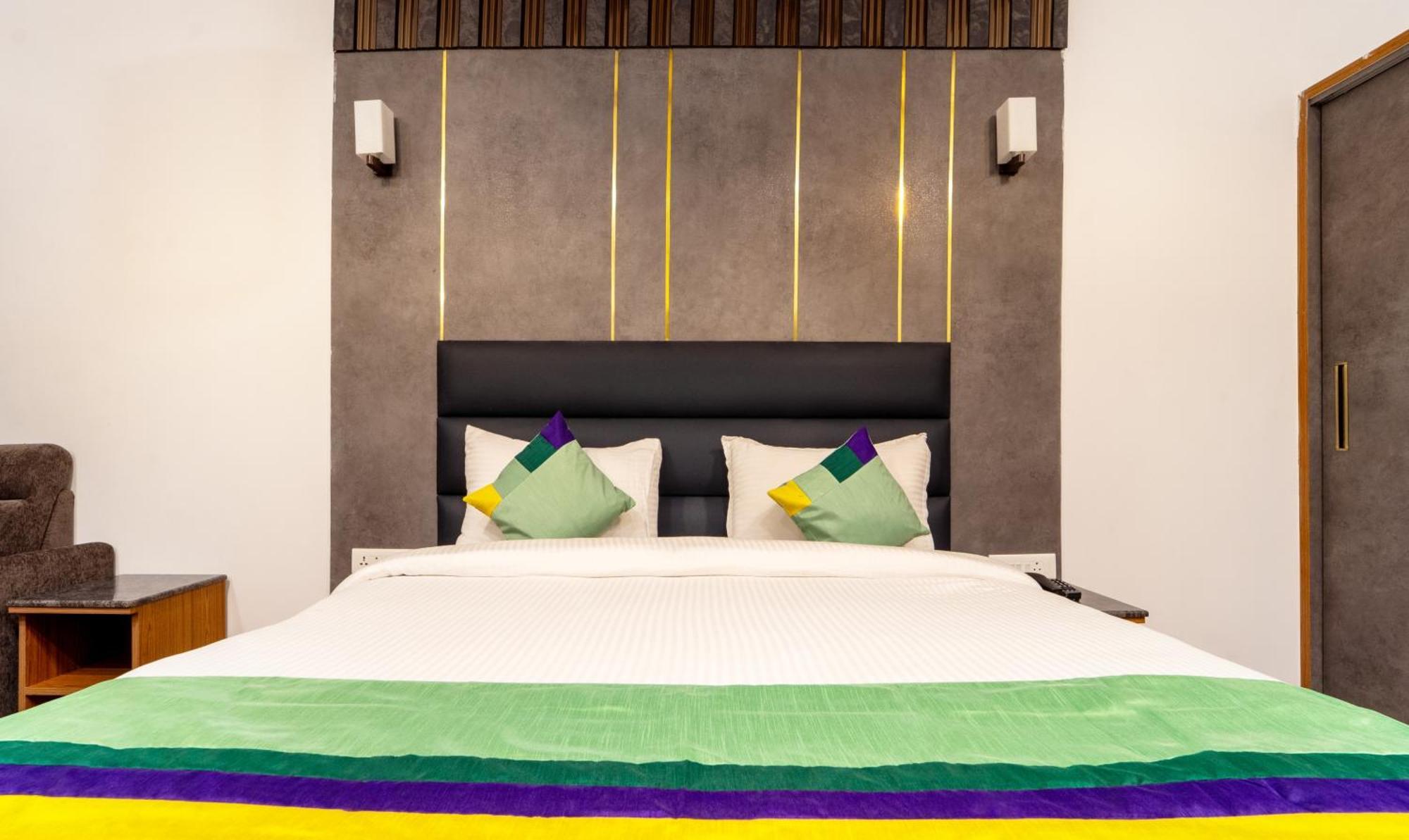Treebo Skydale Premium Suites, 1500 Mtrs From Ooty Lake ภายนอก รูปภาพ