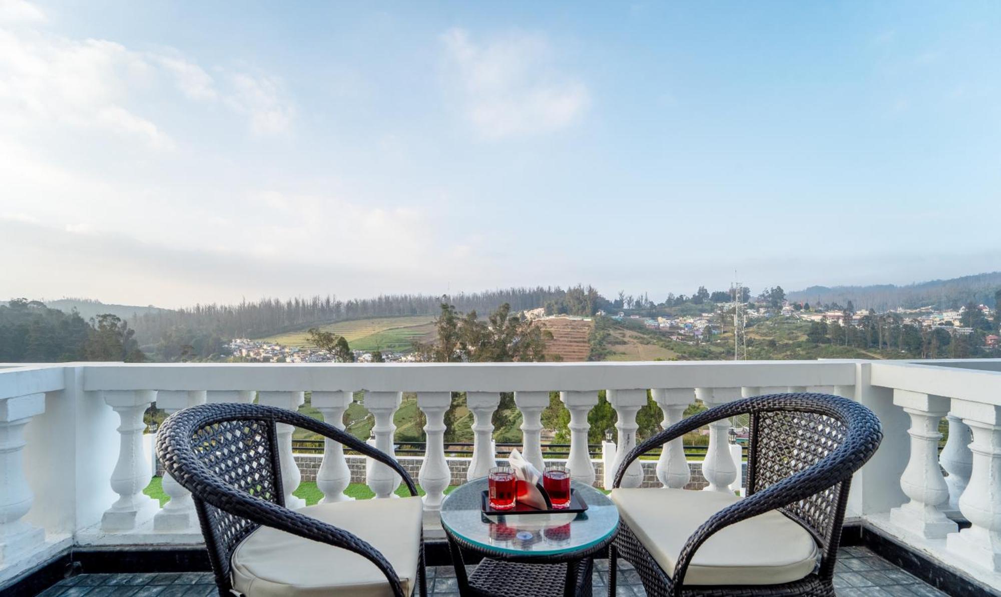 Treebo Skydale Premium Suites, 1500 Mtrs From Ooty Lake ภายนอก รูปภาพ