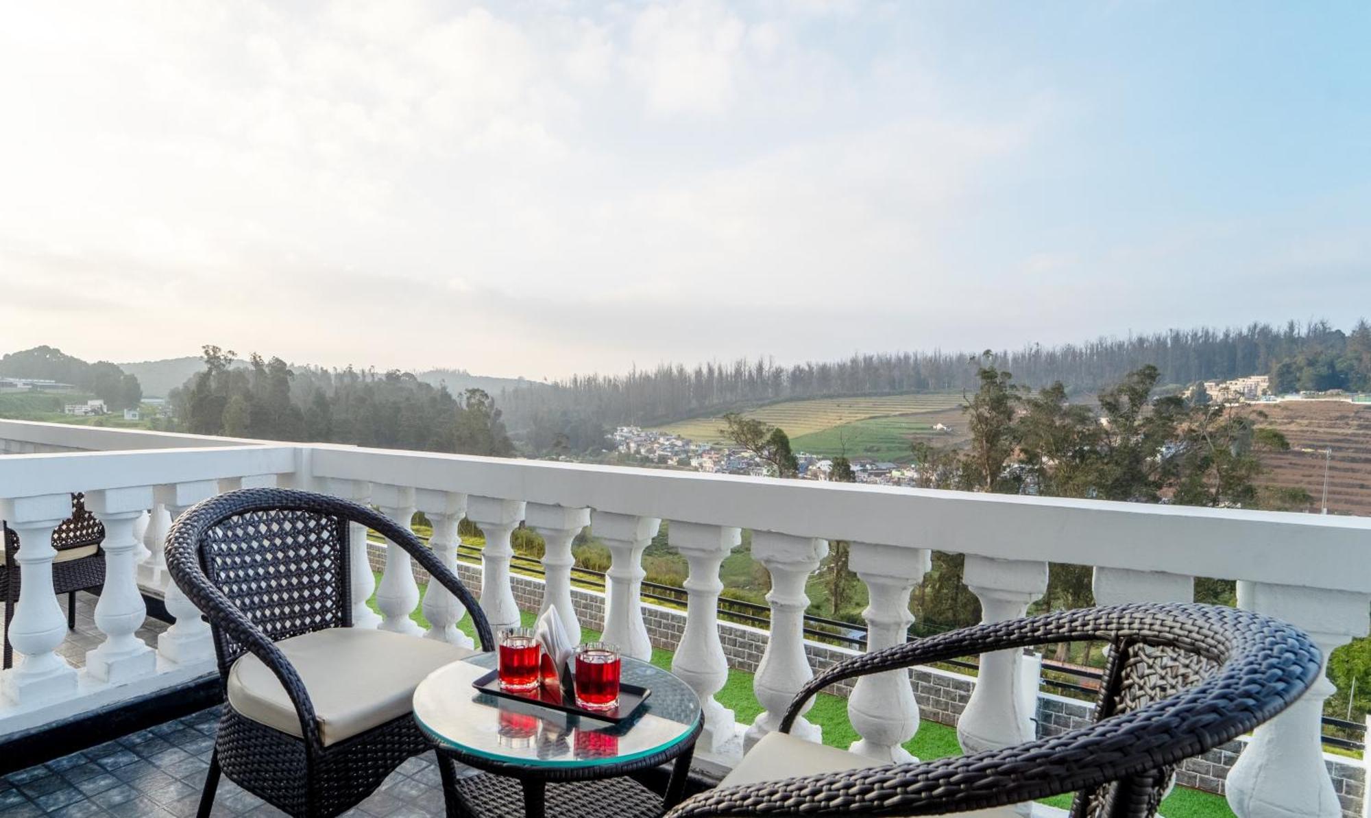 Treebo Skydale Premium Suites, 1500 Mtrs From Ooty Lake ภายนอก รูปภาพ